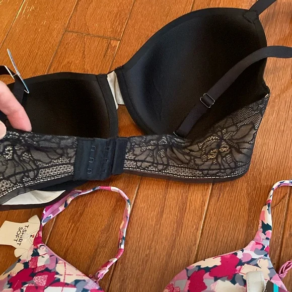 NWT 2 Maidenform and 1 Hanes TSHIRT soft bra.